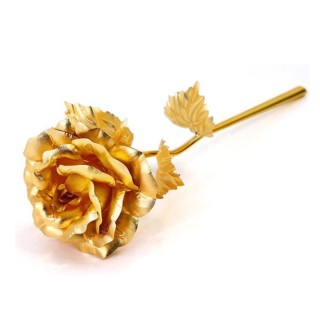 Красива златна роза в подаръчна кутия