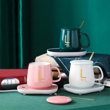 Керамична чаша с нагревател и лъжичка в подаръчен комплект