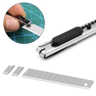 Макетен нож метален с резервни остриета